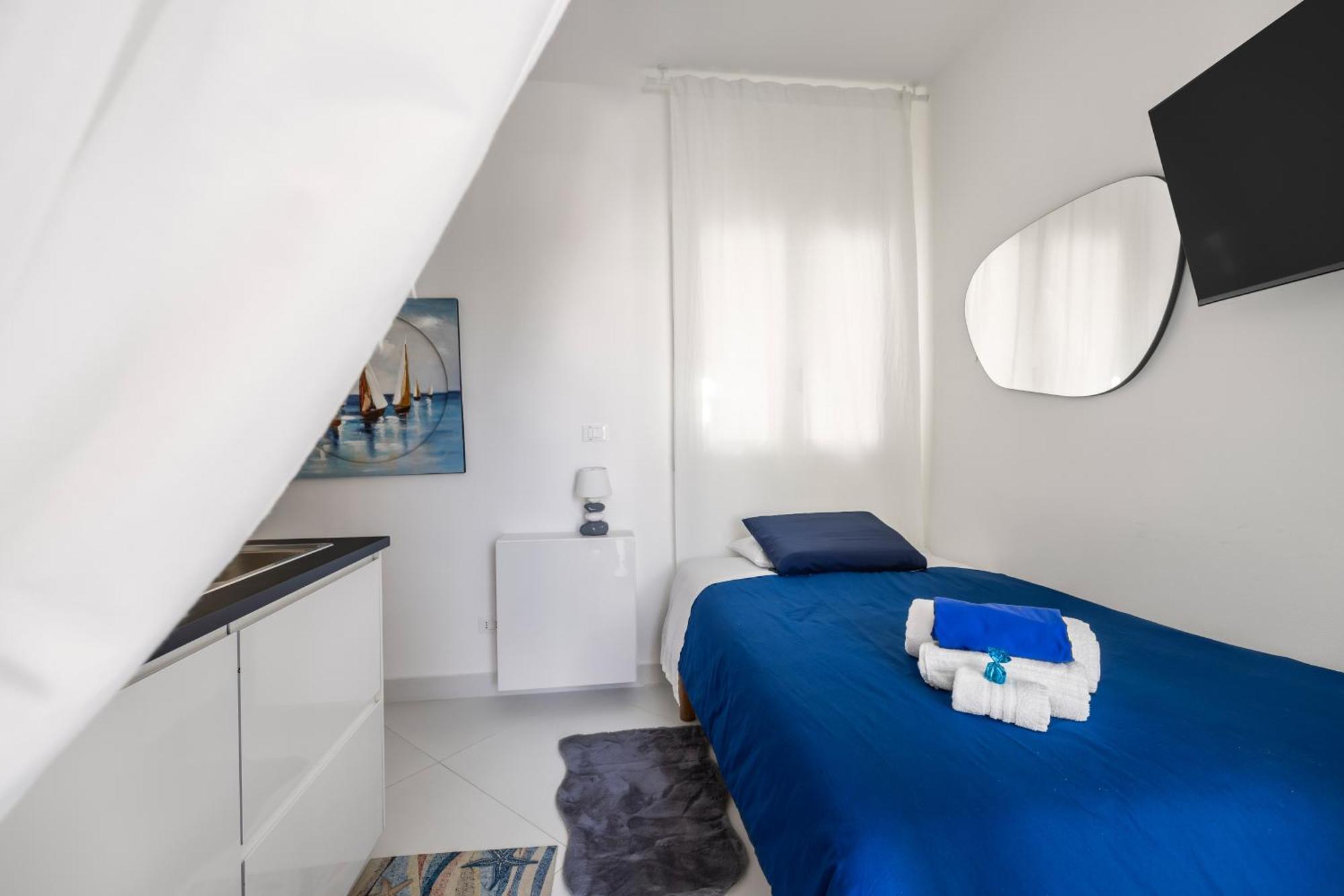 Blue Life, Sea-Luxury Rooms On The Beach Between Palermo And Cefalu' Casteldaccia Bilik gambar