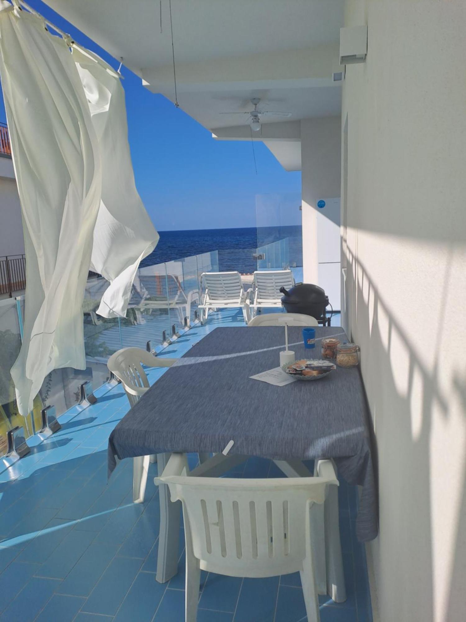 Blue Life, Sea-Luxury Rooms On The Beach Between Palermo And Cefalu' Casteldaccia Luaran gambar